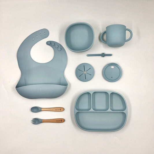 Kit favorito azul (Nuevo modelo: cubiertos delgados y plato sin tapa)