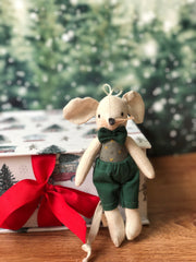 Ratoncito con short verde navideño