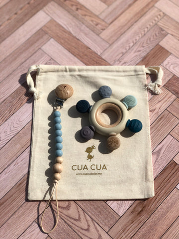 Gift bag de Portachupon + mordedera en tono azul